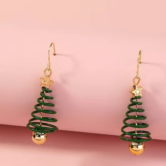 Christmas 🎄 Earrings - Picture 1 of 5